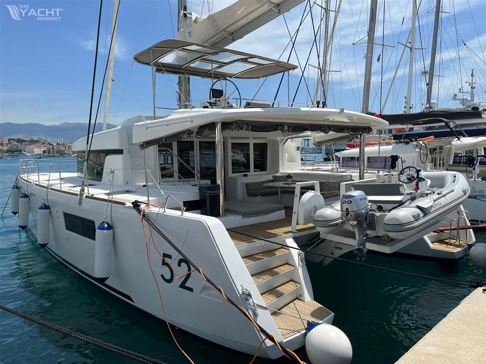 Lagoon 52