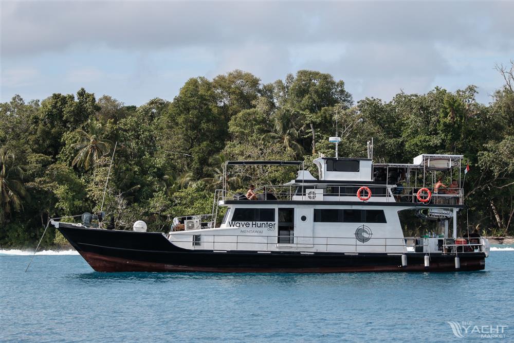 Cruise Indonesia Wooden Hull
