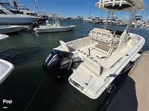 Boston Whaler 220 DAUNTLESS