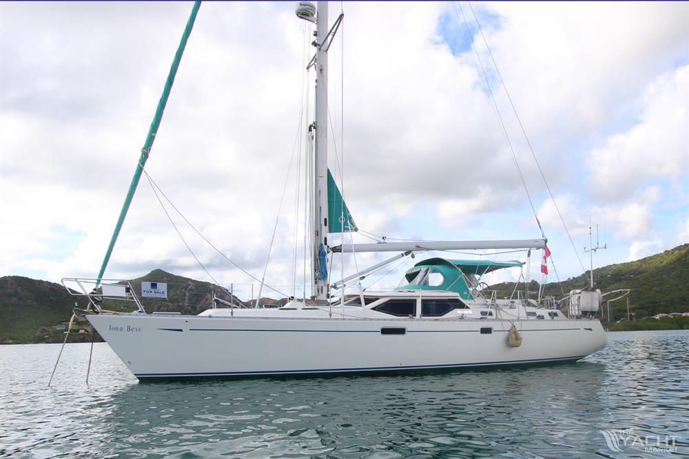 Oyster 45 Deck saloon