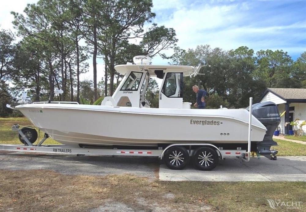 Everglades 295 Pilot House