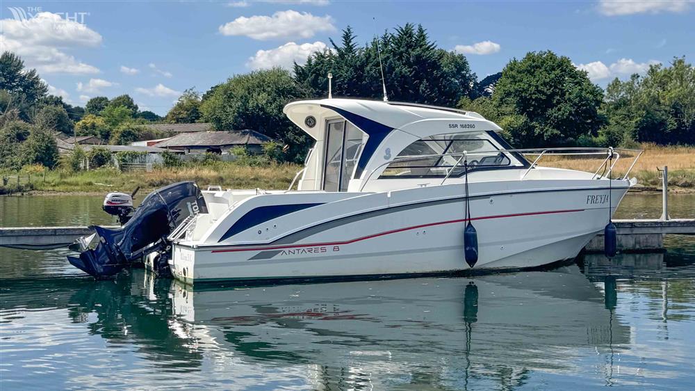 Beneteau Antares 8