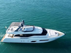 Ferretti 700
