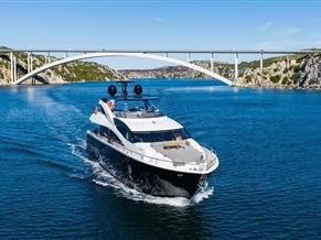 SUNSEEKER 86 Yacht