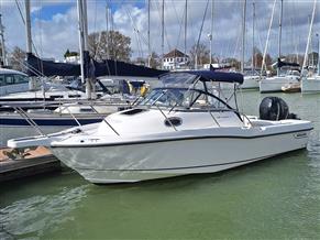 Boston Whaler 235 Conquest