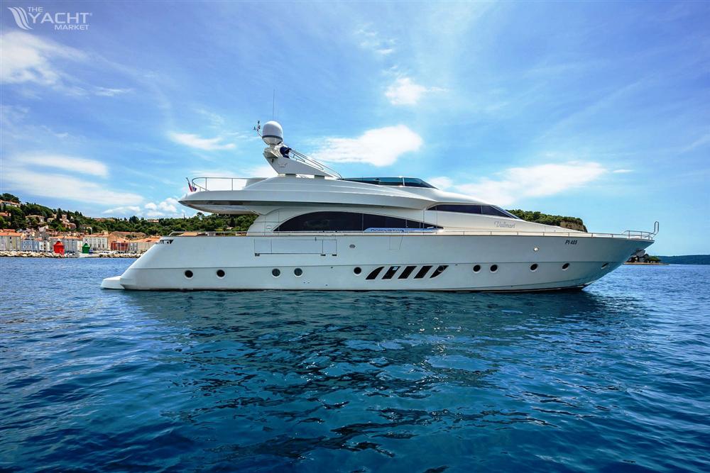 Dominator 86 - Vellmari Adriatic yacht charter