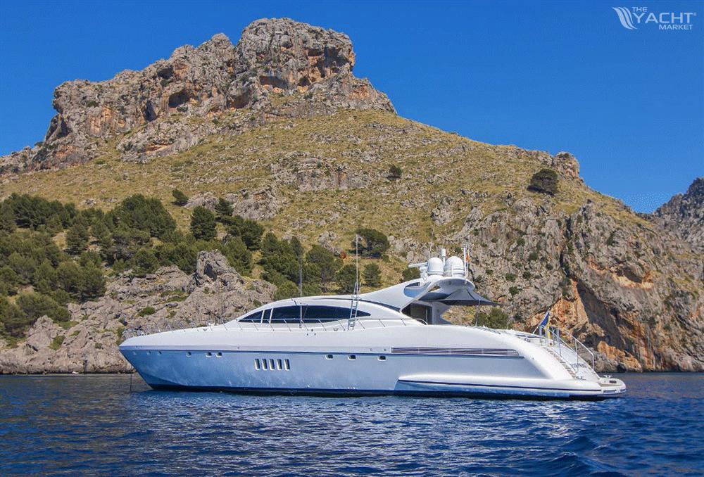 Overmarine Mangusta 108 - Four Friends Mangusta 108 charter