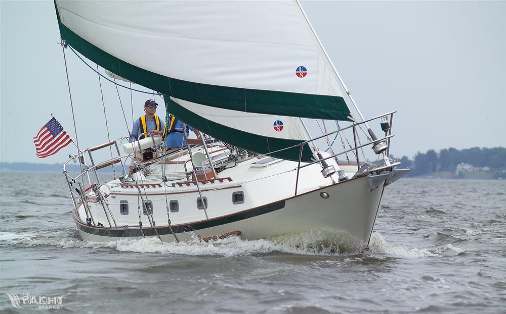 Pacific Seacraft 37 - Photo 0